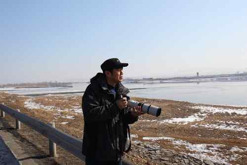 可怜(幸运)的秃鹫 可敬(可爱)的年轻人