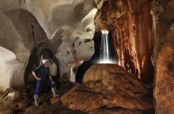 世界上最大的洞穴：婆罗洲无底洞