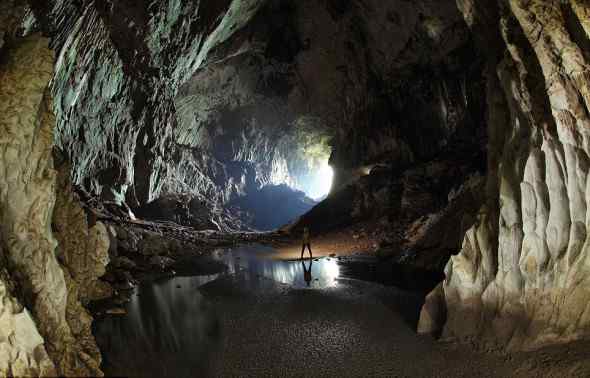 世界上最大的洞穴：婆罗洲无底洞
