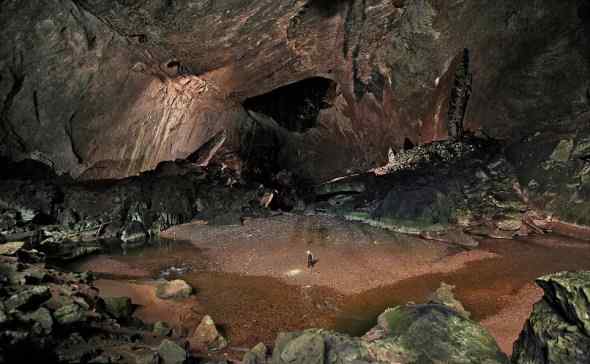 世界上最大的洞穴：婆罗洲无底洞