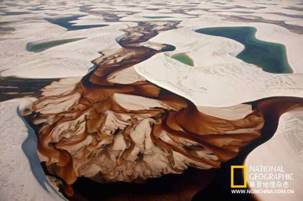 巴西热带“沙漠”中的河流和“海洋”