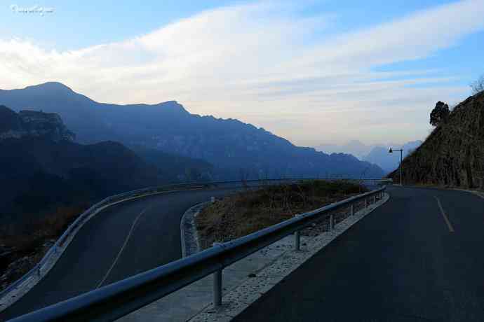 十渡转山拍二红 邂逅新鸟领岩鹨